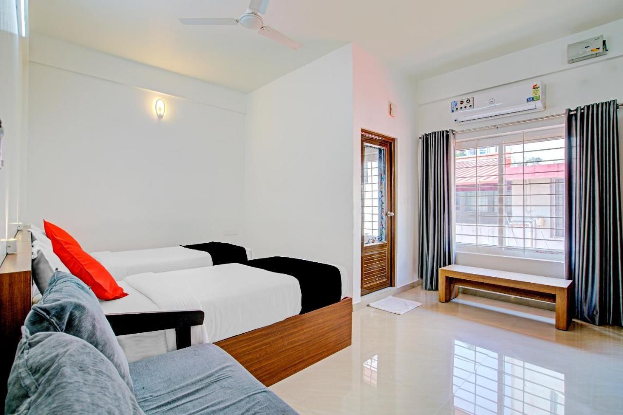 Vaccinated Staff- Capital O 74715 Phoenix Holidays Kochi Exterior photo