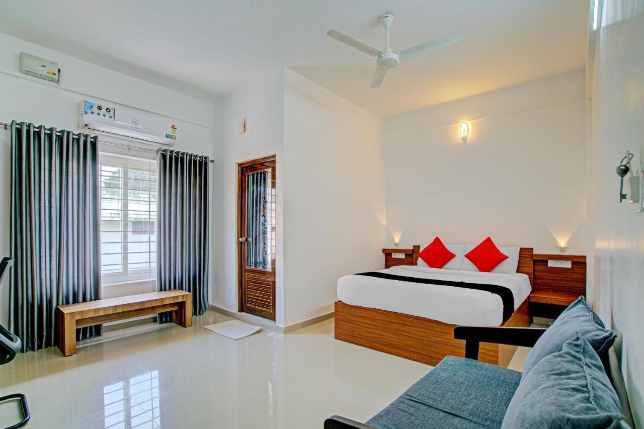 Vaccinated Staff- Capital O 74715 Phoenix Holidays Kochi Exterior photo