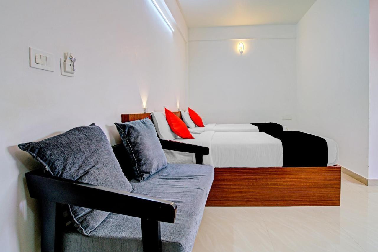 Vaccinated Staff- Capital O 74715 Phoenix Holidays Kochi Exterior photo